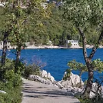 2 Bedroom Stunning In Appartamento Dramalj