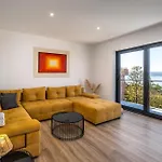 2 Bedroom Stunning In *