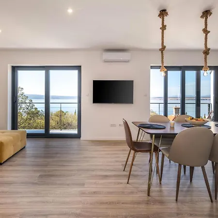 2 Bedroom In Apartment Dramalj