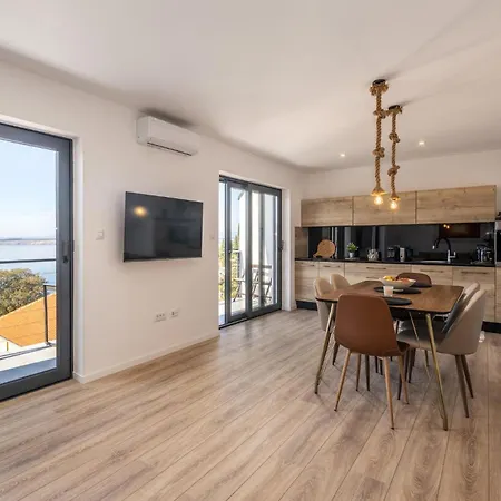Apartment 2 Bedroom In *