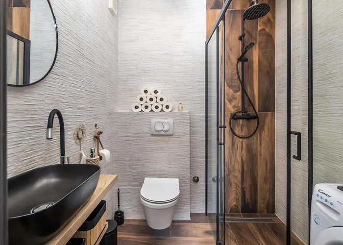 2 Bedroom In *